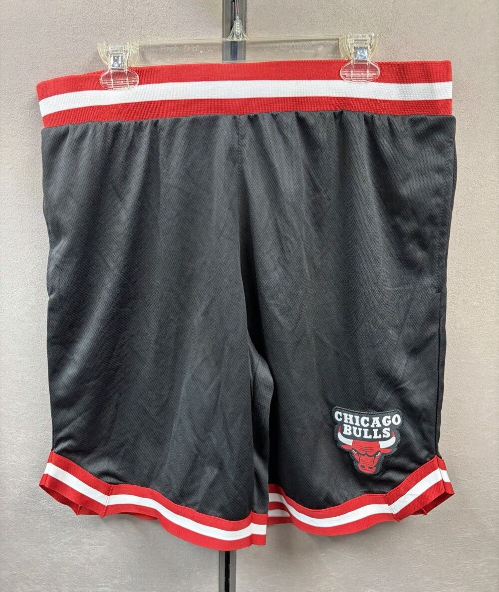 Chicago Bulls NBA Men's L Black Red Mesh Basketball Shorts
